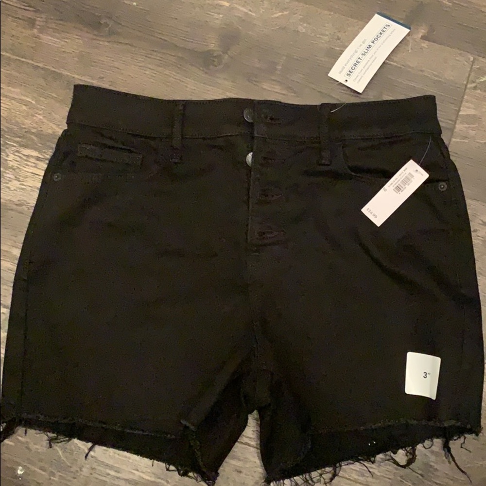 Black Old Navy shorts
